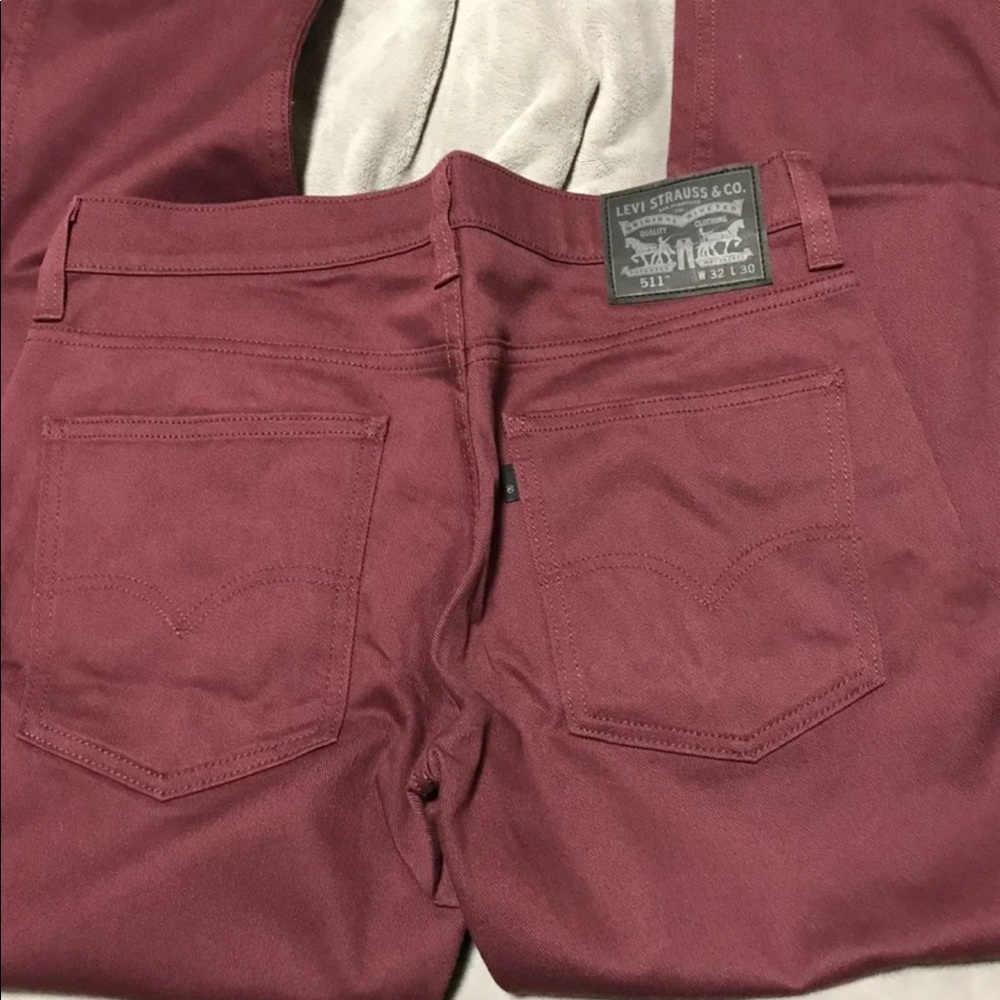 Levis maroon jeans